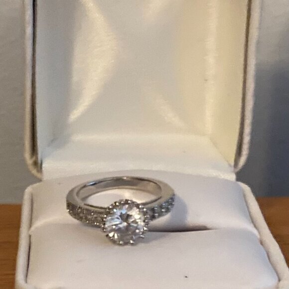 Vintage Avon 925 Sterling Silver Cubic Zirconia ring - Picture 3 of 6